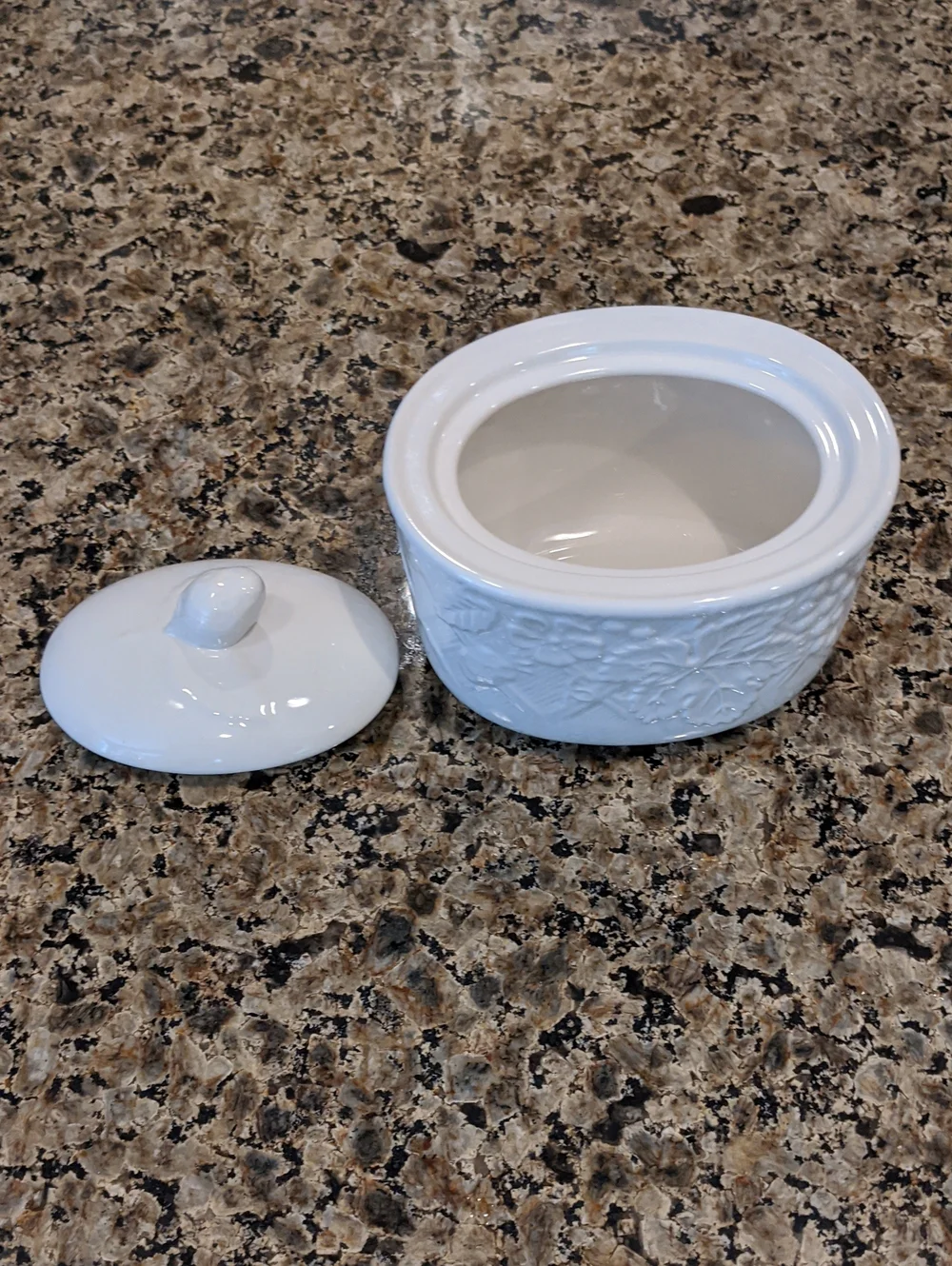 Mikasa ENGLISH COUNTRYSIDE (White) Sugar Bowl & Lid